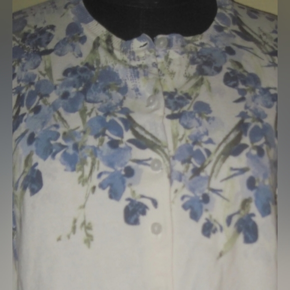 Women's button up sweater, size small - Picture 3 of 3